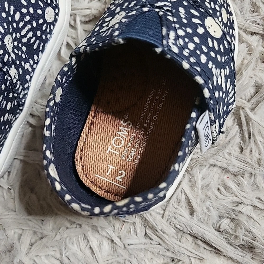 Kids Baby Toms Shoes Size 2 Or T2 Navy Blue & White Artsy Flower Print Spring ✨️
